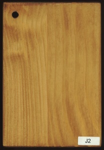 Bledo hnedý odtieň povrchovej úpravy dreva s viditeľnou štruktúrou dreva J2